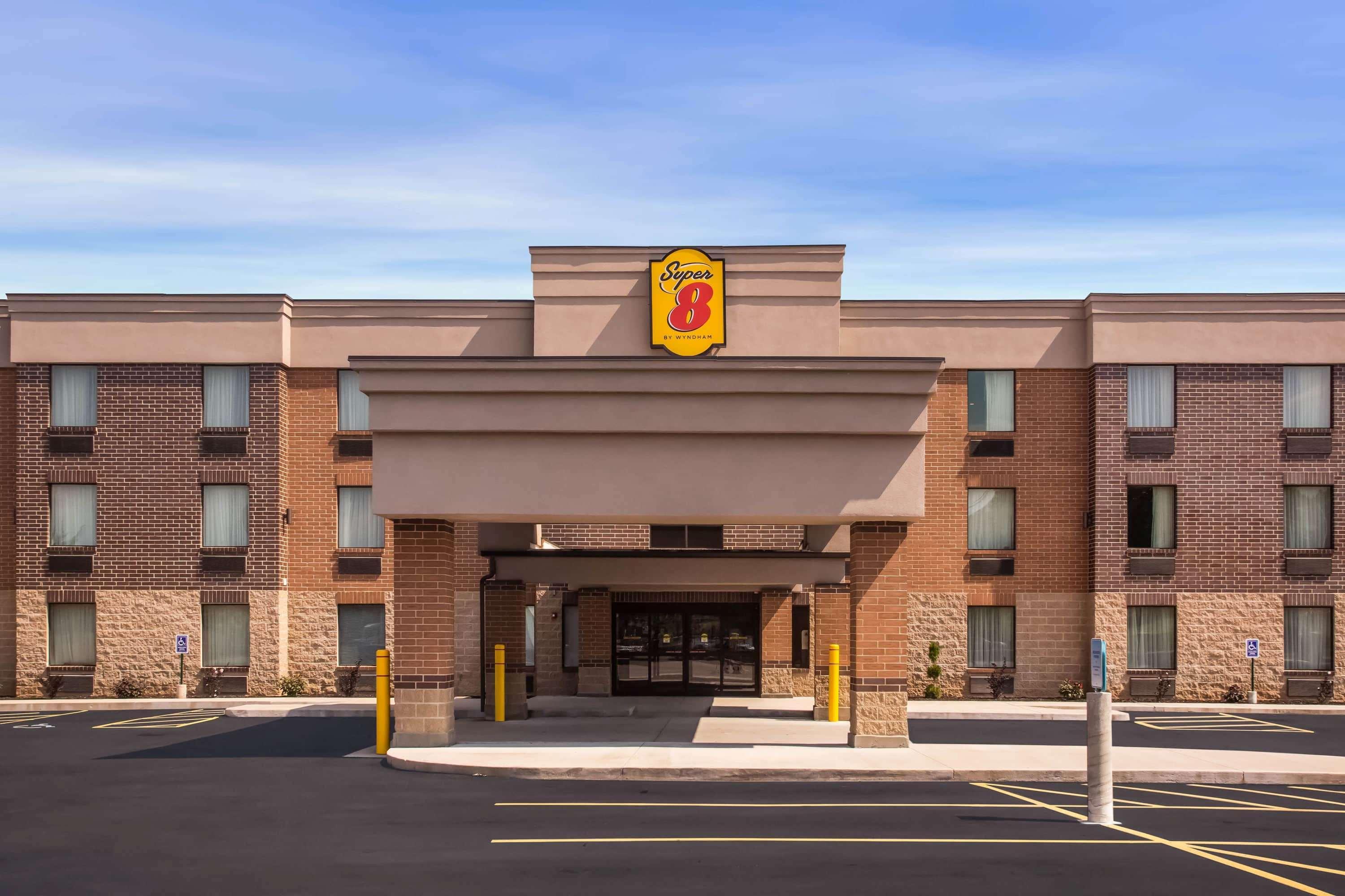 Super 8 By Wyndham St. Louis North Hotel Exterior photo